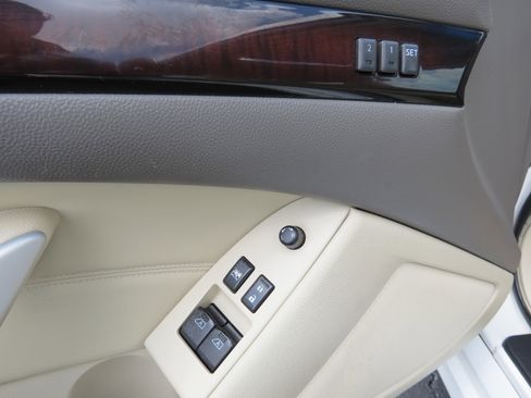 Used 2010 INFINITI G37 x w/ Premium Pkg image 29