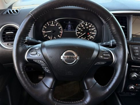 Used 2020 Nissan Pathfinder SL image 14