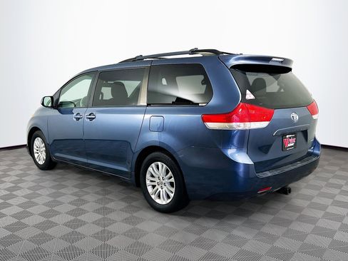 Used 2014 Toyota Sienna XLE image 31