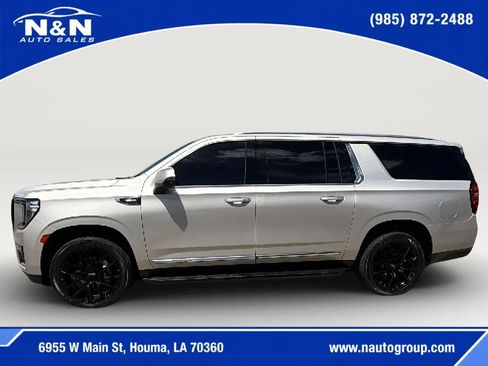 Used 2022 GMC Yukon XL SLT w/ SLT Premium Package RWD image 2