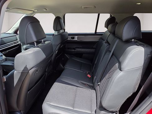 Used 2025 Hyundai Santa Fe SEL FWD image 16