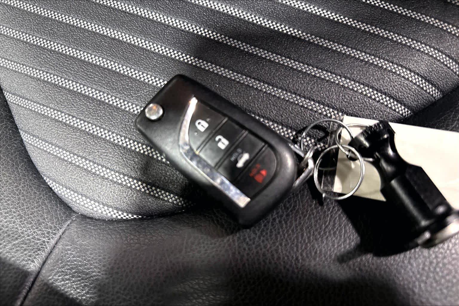 Used 2024 Toyota Camry SE w/ Cold Weather Package AWD/4WD image 15