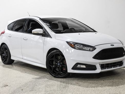 Used 2017 Ford Focus ST FWD image 4