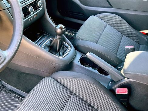 Used 2012 Volkswagen Golf 2-Door image 17