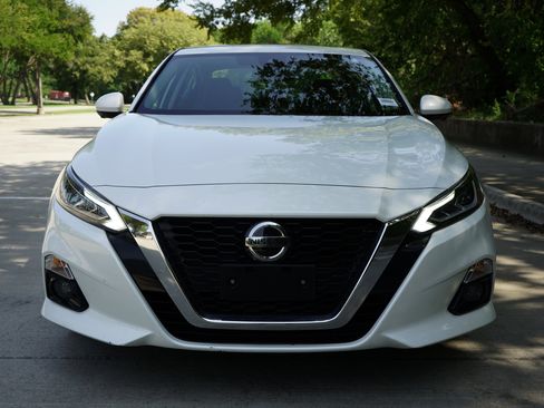 Used 2022 Nissan Altima 2.5 Platinum image 3