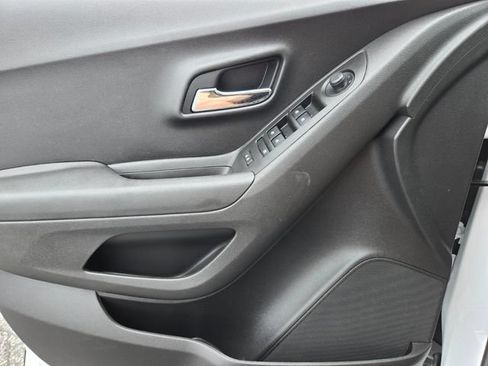 Used 2020 Chevrolet Trax LT w/ Redline Edition FWD image 35