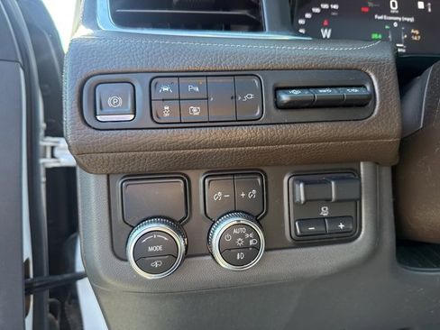 Used 2022 GMC Yukon Denali w/ Denali Ultimate Package image 16