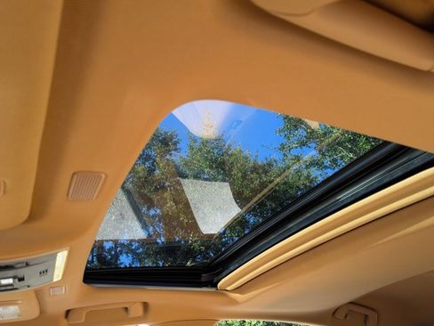 Used 2025 Lexus ES 300h w/ Premium Package image 17