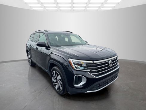 Used 2024 Volkswagen Atlas SE image 1