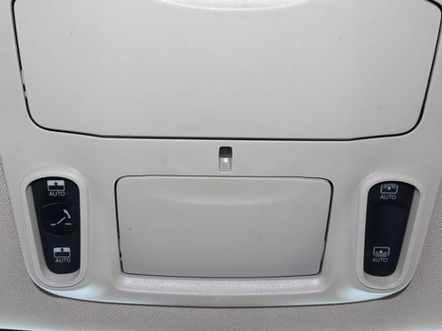 Used 2020 Chrysler Pacifica Limited FWD image 33
