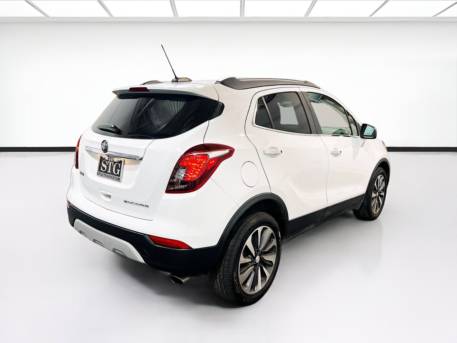 Used 2022 Buick Encore Preferred w/ Safety Package FWD image 4