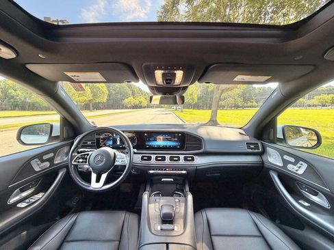 Used 2021 Mercedes-Benz GLS 450 4MATIC image 2