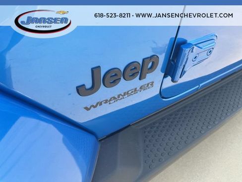 Used 2022 Jeep Wrangler Unlimited Sahara AWD/4WD image 31