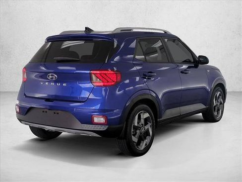 Used 2022 Hyundai Venue Limited FWD image 5