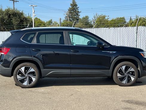 Used 2024 Volkswagen Taos SE w/ Panoramic Sunroof Package AWD/4WD image 6
