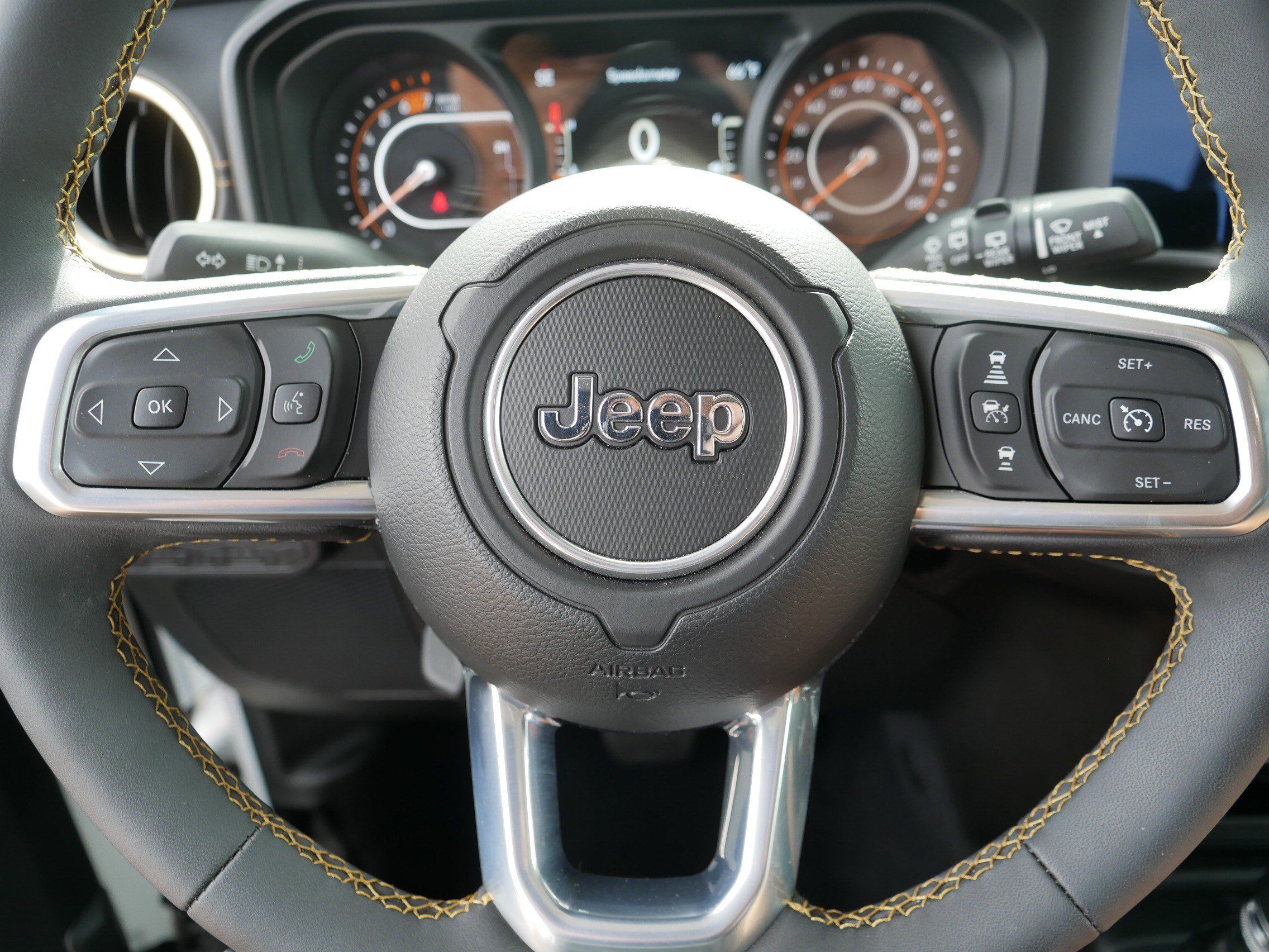 Used 2025 Jeep Wrangler Unlimited Sahara w/ Safety Group AWD/4WD image 25