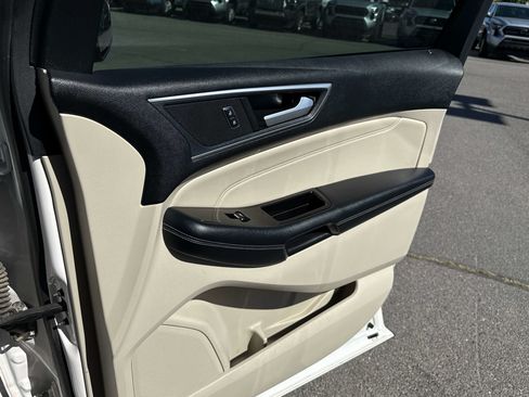 Used 2018 Ford Edge Titanium w/ Equipment Group 302A FWD image 19