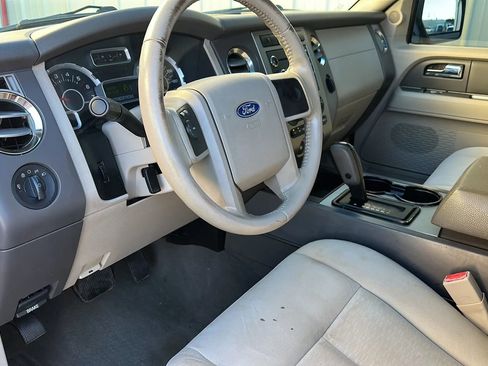 Used 2008 Ford Expedition XLT image 3