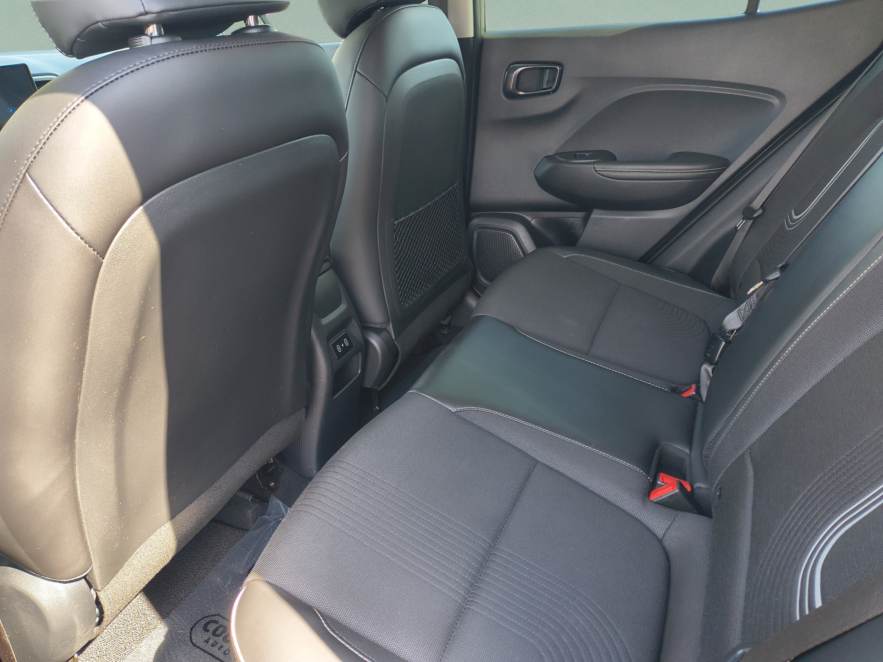 Certified 2024 Hyundai Venue Limited FWD image 15
