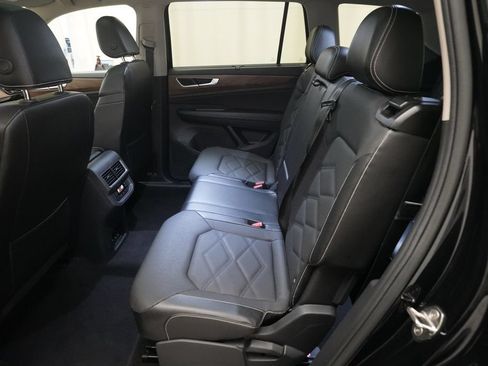 Used 2024 Volkswagen Atlas SE AWD/4WD image 16