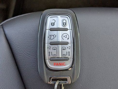New 2026 Chrysler Pacifica Select FWD image 31