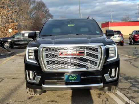 Used 2024 GMC Yukon Denali w/ Advanced Technology Package image 2