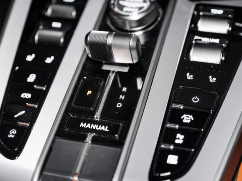 Used 2025 Aston Martin Vanquish image 32