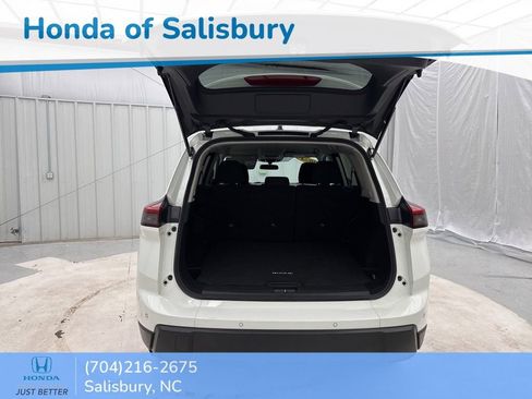 Used 2024 Nissan Rogue S image 9