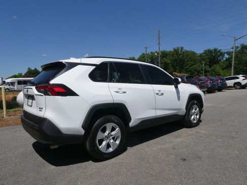 Used 2021 Toyota RAV4 XLE AWD/4WD image 5