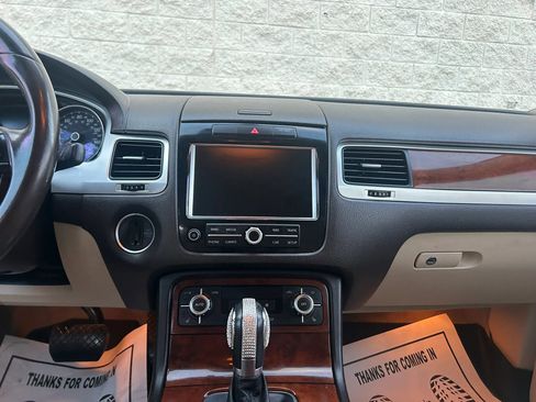 Used 2013 Volkswagen Touareg TDI AWD/4WD image 24