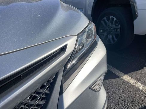 Used 2018 Toyota Camry SE image 5