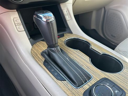 Used 2018 GMC Acadia Denali w/ Technology Package image 32