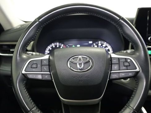 Used 2024 Toyota Highlander LE image 16