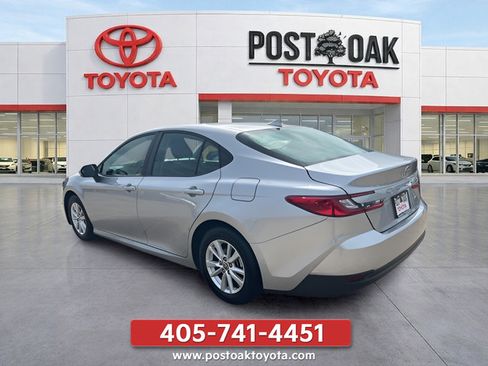 Used 2025 Toyota Camry LE FWD image 5