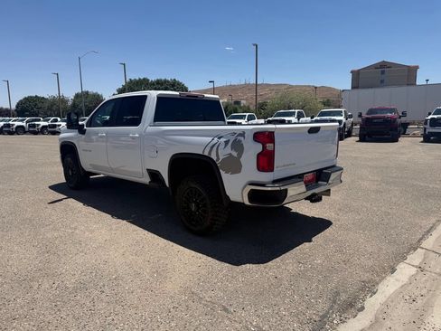 Used 2022 Chevrolet Silverado 2500 LT w/ Convenience Package AWD/4WD image 7