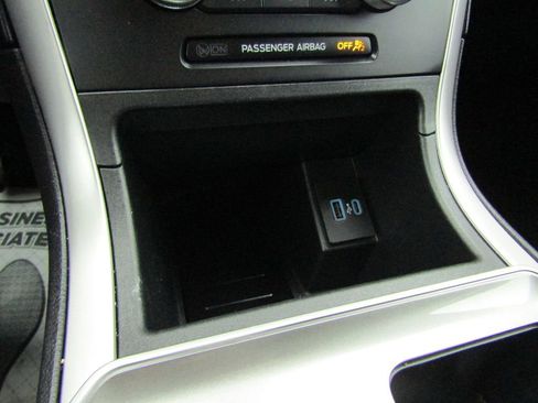 Used 2024 Ford Edge SEL w/ Convenience Package image 30