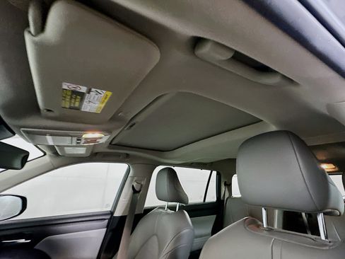 Used 2024 Toyota Highlander XLE image 26
