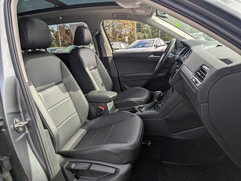 Used 2018 Volkswagen Tiguan SEL AWD/4WD image 36