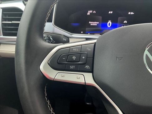 Used 2025 Volkswagen Taos SE w/ Panoramic Sunroof Package image 23