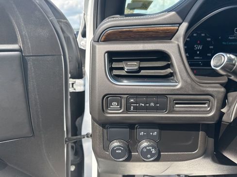 Used 2024 Chevrolet Tahoe Premier RWD image 11