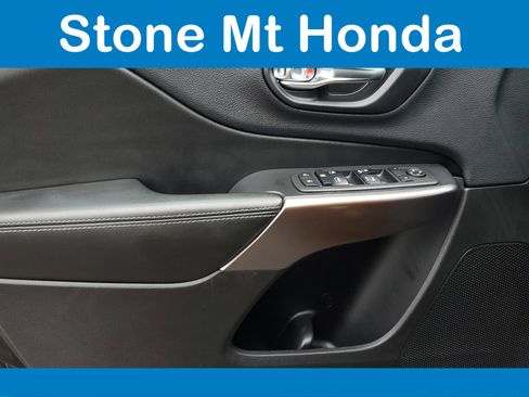 Used 2019 Jeep Cherokee Latitude Plus image 21