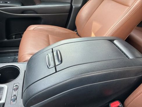 Used 2019 Toyota Highlander Limited AWD/4WD image 31