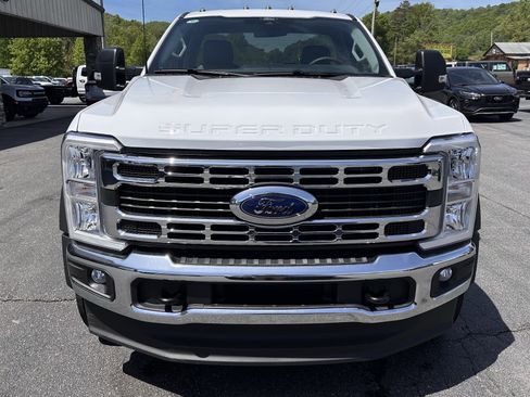 Used 2026 Ford F550 4x4 Regular Cab Super Duty w/ XLT Value Package image 3