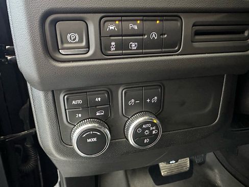 Used 2024 GMC Yukon XL SLT w/ SLT Luxury Package image 29