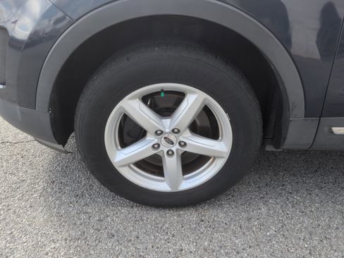 Used 2016 Ford Explorer XLT image 2