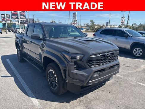 Used 2025 Toyota Tacoma TRD Sport image 10