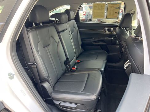 Used 2022 Kia Sorento S image 25