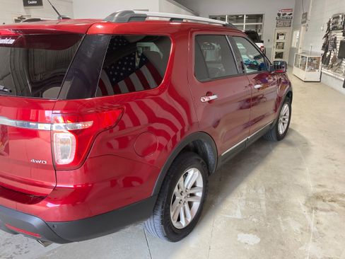 Used 2014 Ford Explorer XLT w/ Equipment Group 202A AWD/4WD image 12