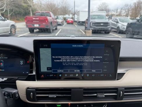 New 2026 Lincoln Corsair Premiere image 17