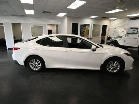 Used 2025 Toyota Camry LE image 8